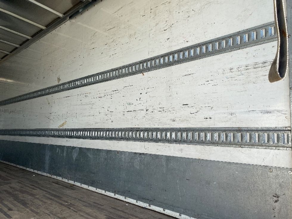 Medium Duty Box Truck-Light and Medium Duty Trucks-Isuzu-2018-FTR-Concord-NC-193,001\n\t\tmiles-$ 36,250 - Image 12