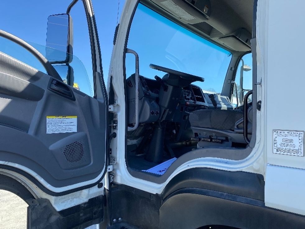 Medium Duty Box Truck-Light and Medium Duty Trucks-Isuzu-2018-FTR-Concord-NC-193,001\n\t\tmiles-$ 36,250 - Image 16