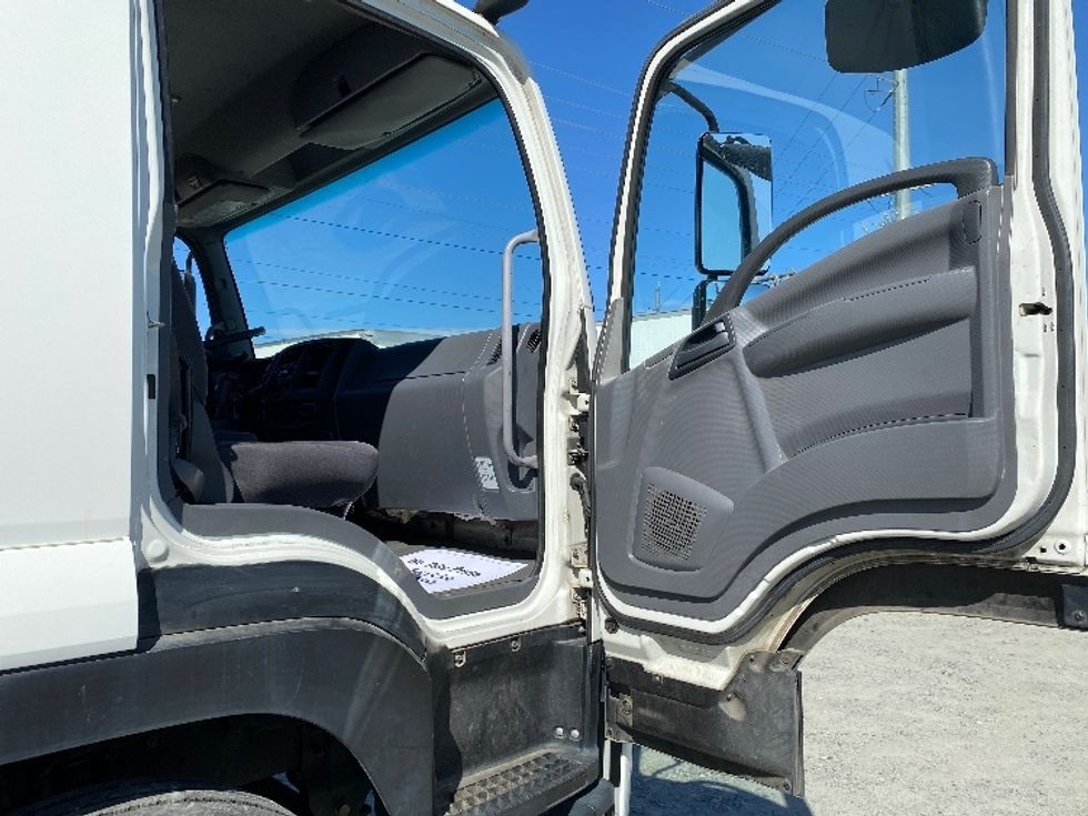 Medium Duty Box Truck-Light and Medium Duty Trucks-Isuzu-2018-FTR-Concord-NC-193,001\n\t\tmiles-$ 36,250 - Image 20