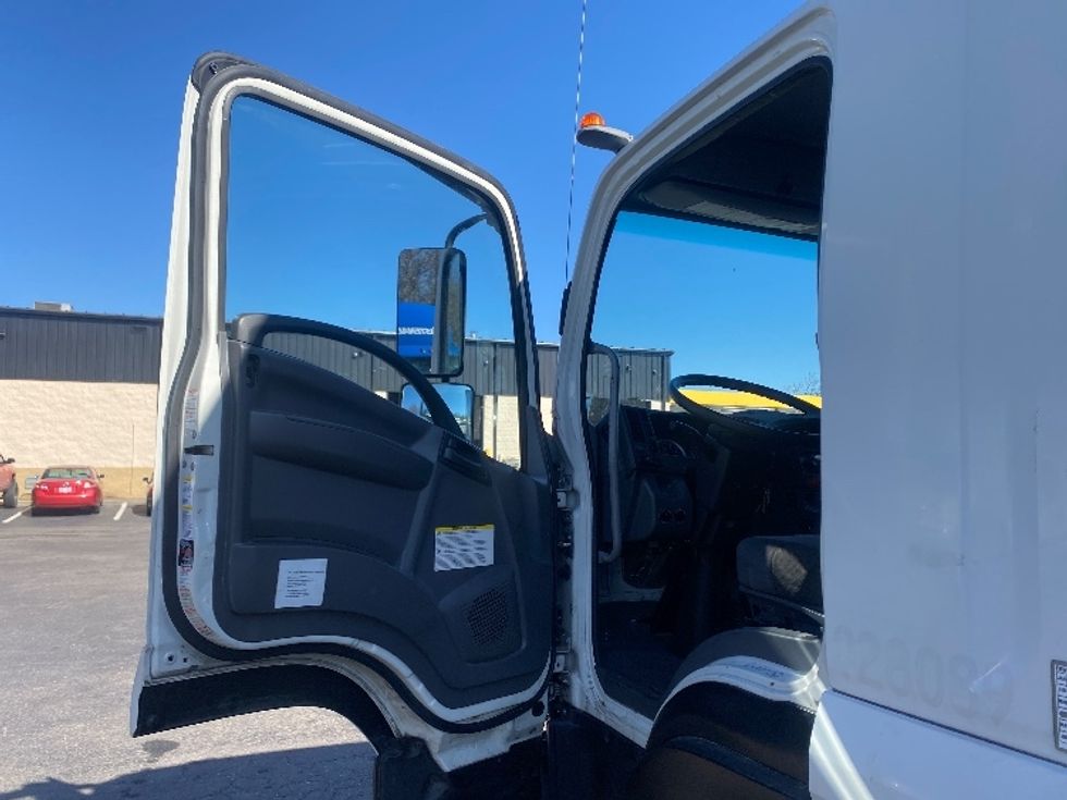Medium Duty Box Truck-Light and Medium Duty Trucks-Isuzu-2018-FTR-Garner-NC-155,032\n\t\tmiles-$ 49,500 - Image 16