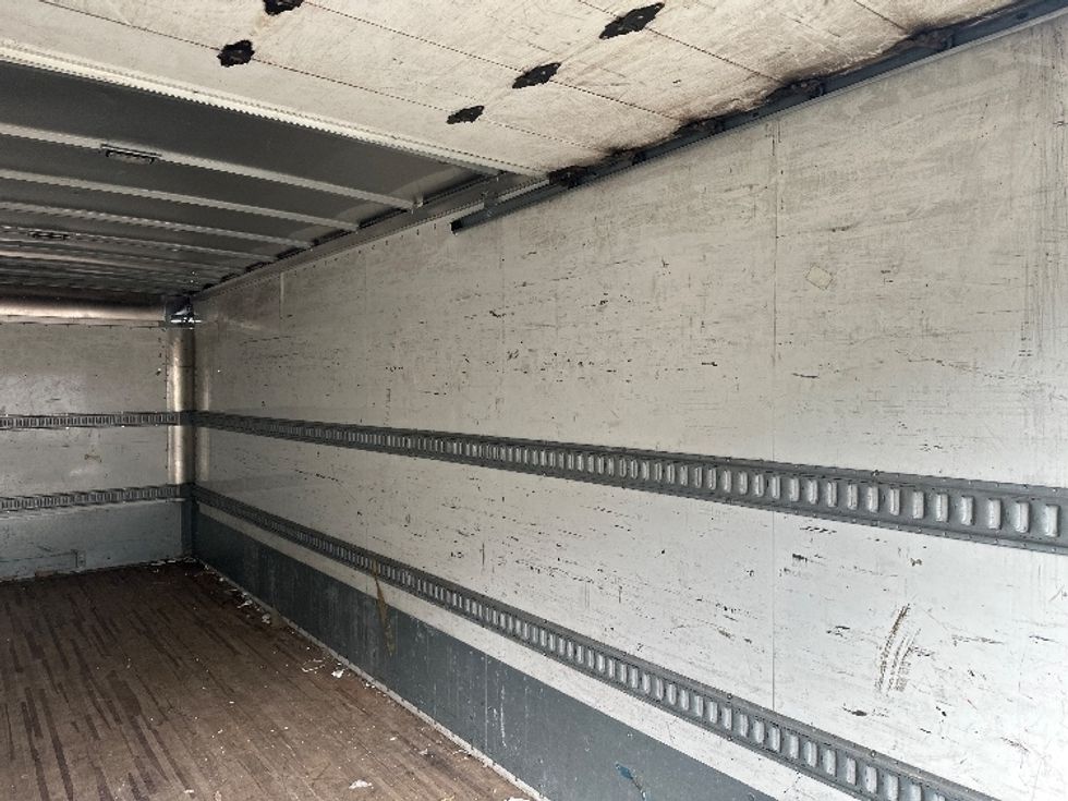 Medium Duty Box Truck-Light and Medium Duty Trucks-Isuzu-2018-FTR-Ladson-SC-130,623\n\t\tmiles-$ 52,500 - Image 10