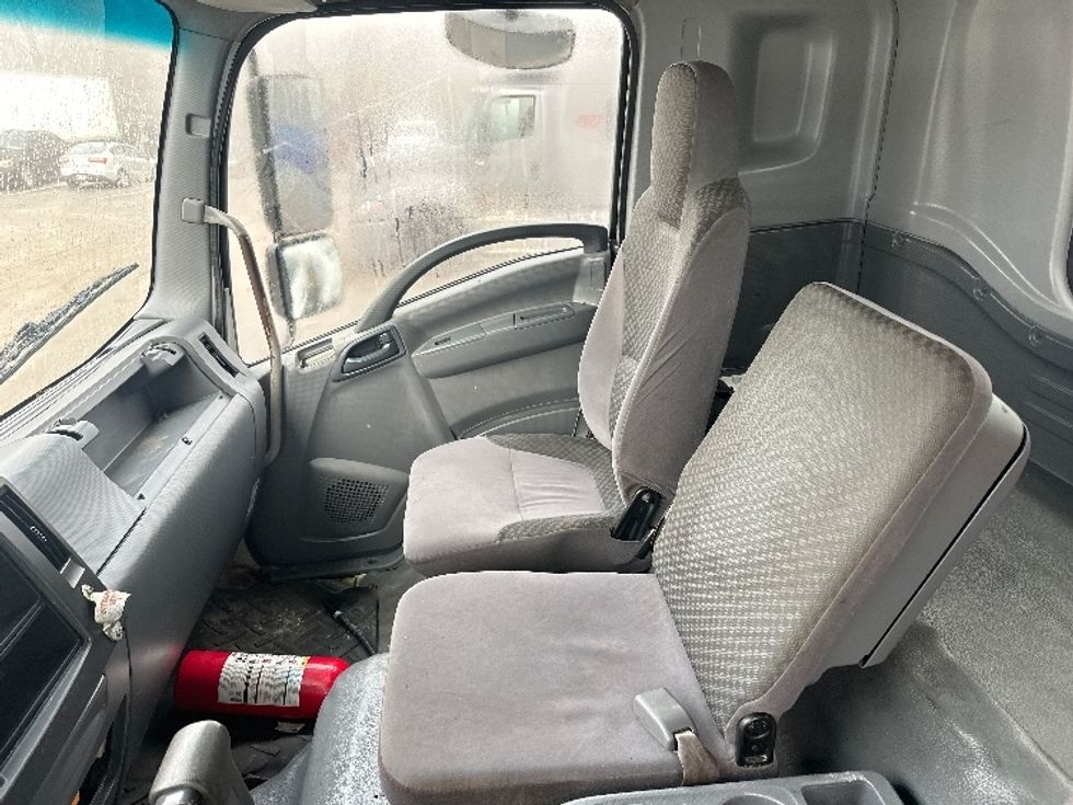 Medium Duty Box Truck-Light and Medium Duty Trucks-Isuzu-2018-FTR-Ladson-SC-130,623\n\t\tmiles-$ 52,500 - Image 17