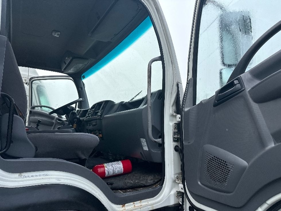 Medium Duty Box Truck-Light and Medium Duty Trucks-Isuzu-2018-FTR-Ladson-SC-130,623\n\t\tmiles-$ 52,500 - Image 18