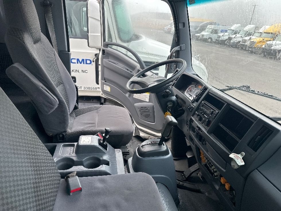 Medium Duty Box Truck-Light and Medium Duty Trucks-Isuzu-2018-FTR-Ladson-SC-130,623\n\t\tmiles-$ 52,500 - Image 20