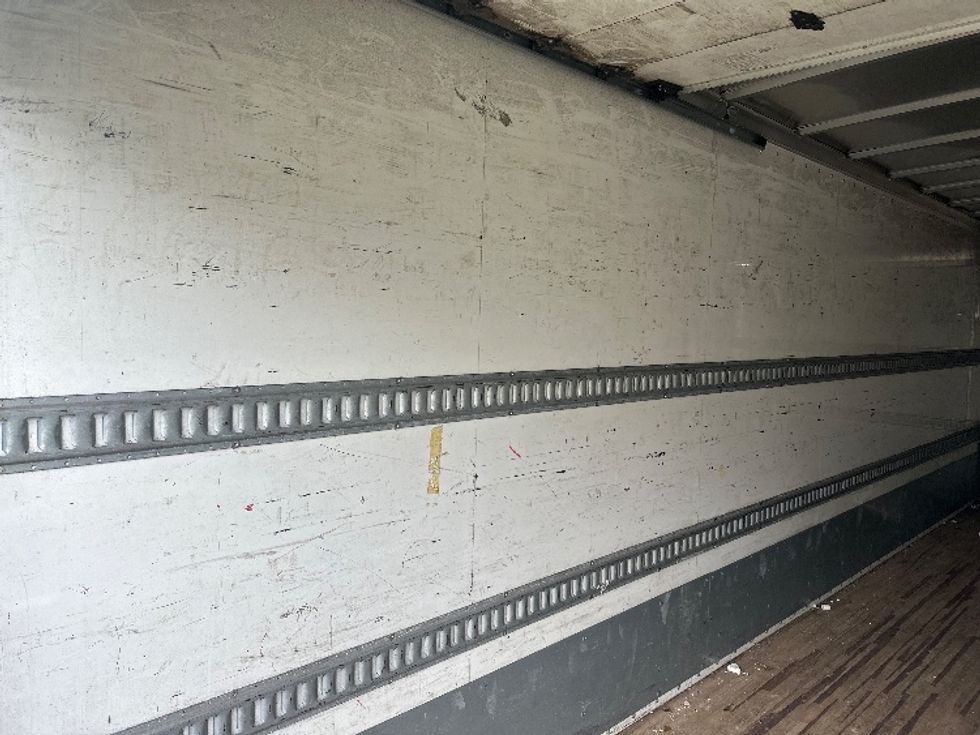 Medium Duty Box Truck-Light and Medium Duty Trucks-Isuzu-2018-FTR-Ladson-SC-130,623\n\t\tmiles-$ 52,500 - Image 9