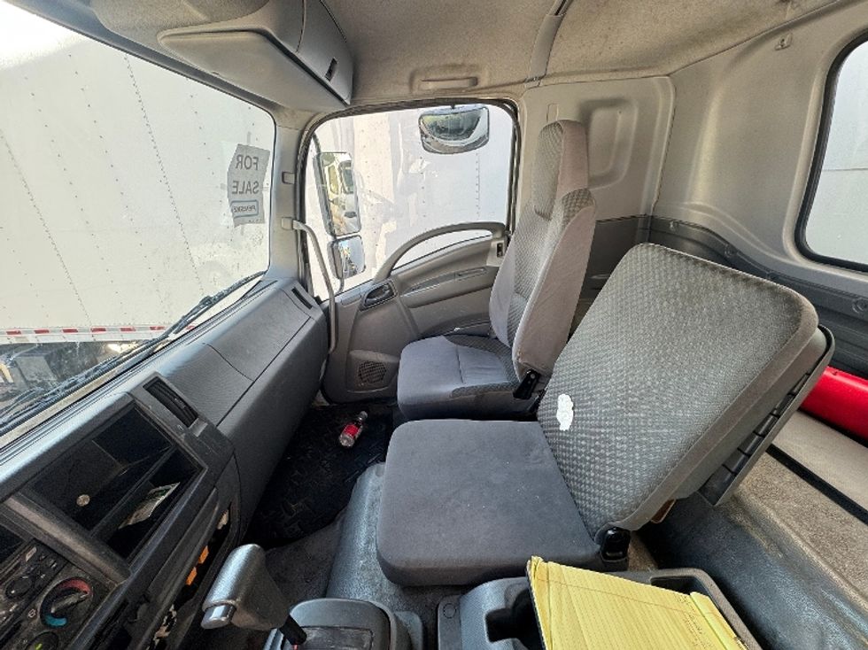 Medium Duty Box Truck-Light and Medium Duty Trucks-Isuzu-2018-FTR-Nashville-TN-190,192\n\t\tmiles-$ 39,000 - Image 11