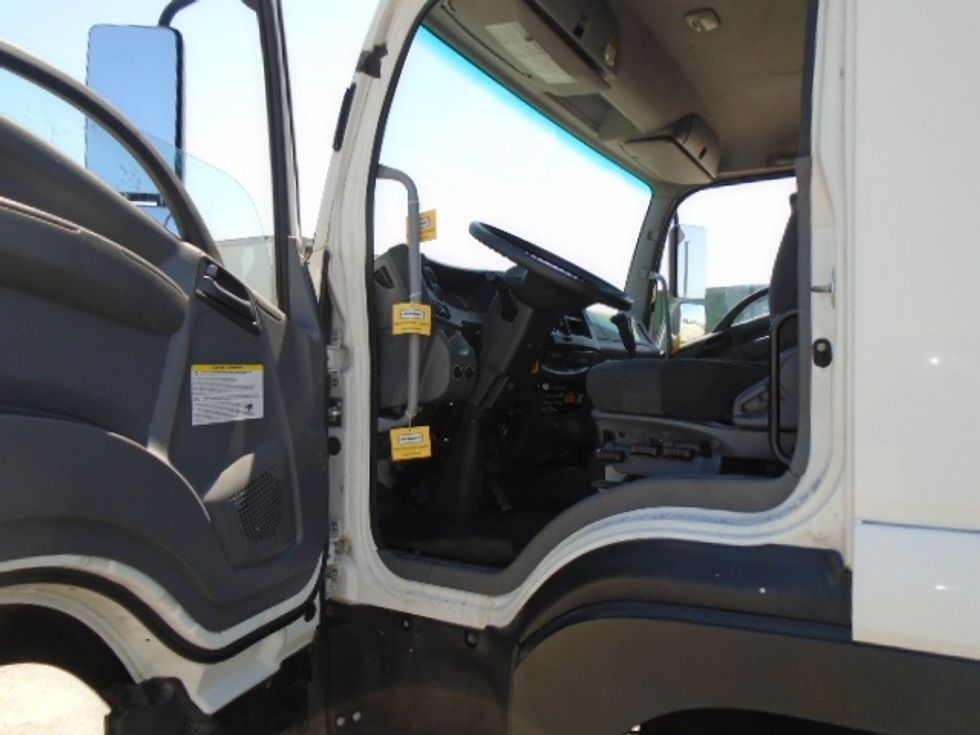 Medium Duty Box Truck-Light and Medium Duty Trucks-Isuzu-2018-FTR-North Liberty-IA-94,940\n\t\tmiles-$ 46,000 - Image 14