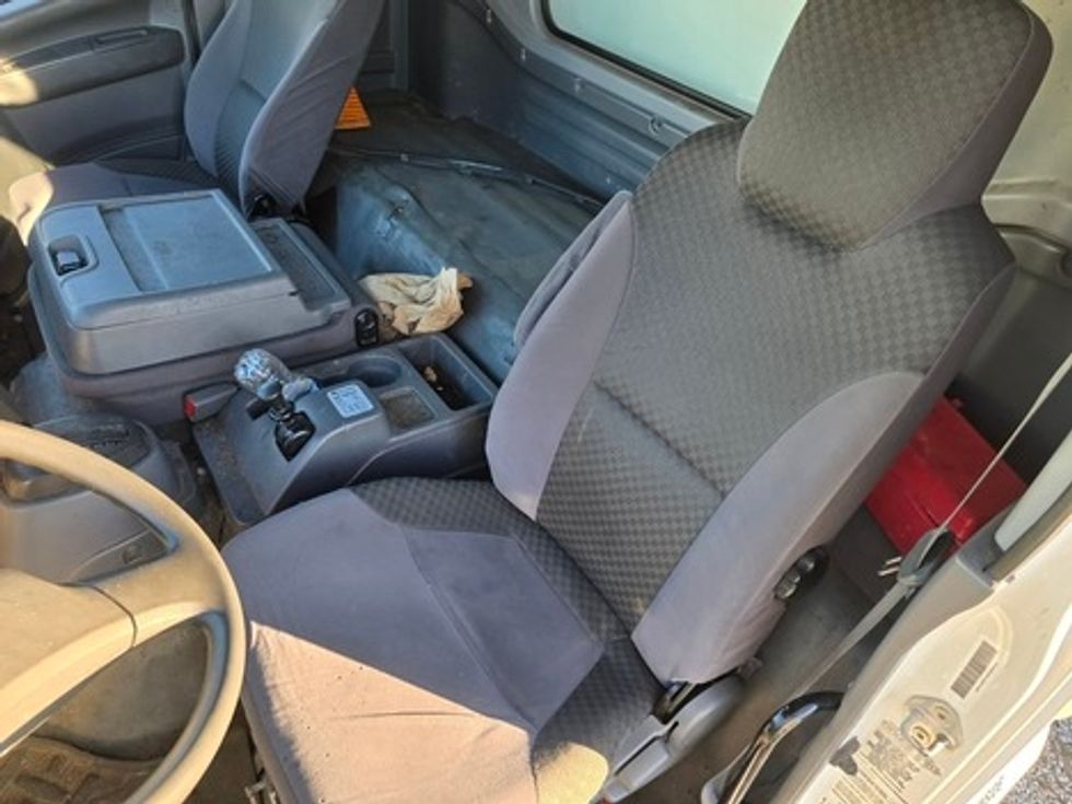 Medium Duty Box Truck-Light and Medium Duty Trucks-Isuzu-2018-FTR-Springfield-MO-156,126\n\t\tmiles-$ 42,000 - Image 10