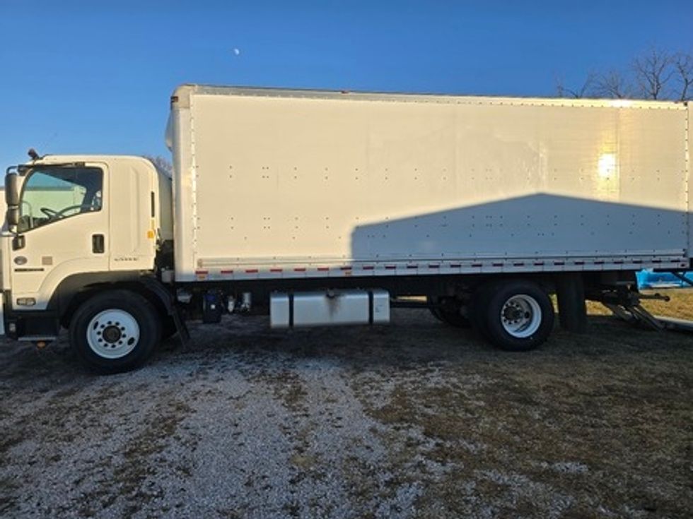 Medium Duty Box Truck-Light and Medium Duty Trucks-Isuzu-2018-FTR-Springfield-MO-156,126\n\t\tmiles-$ 42,000 - Image 3
