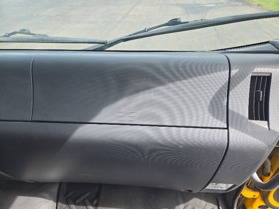 Medium Duty Box Truck-Light and Medium Duty Trucks-Isuzu-2018-FTR-White Deer-PA-110,726\n\t\tmiles-$ 43,750 - Image 21