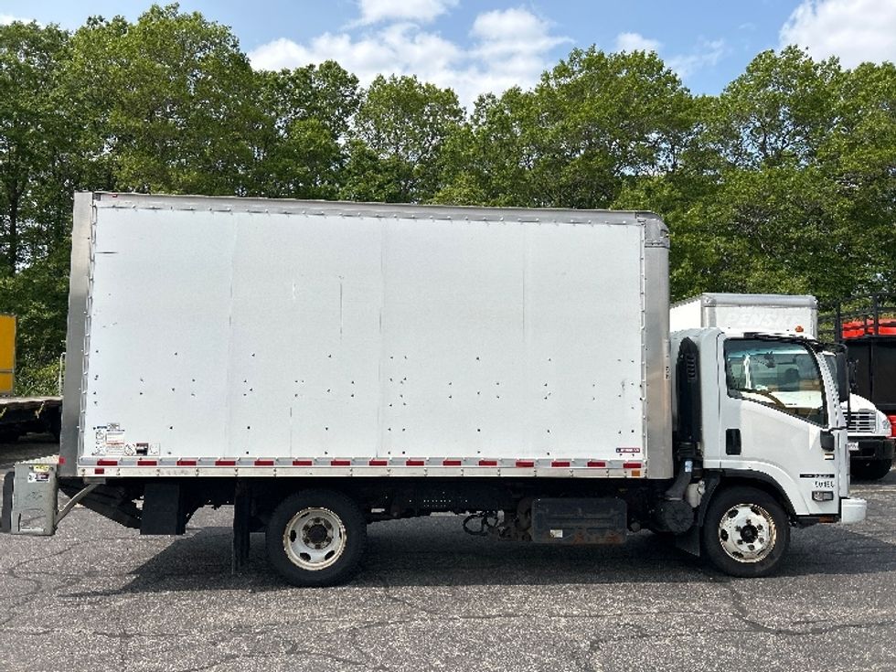 Medium Duty Box Truck-Light and Medium Duty Trucks-Isuzu-2018-NQR-Braintree-MA-63,706\n\t\tmiles-$ 40,250 - Image 16