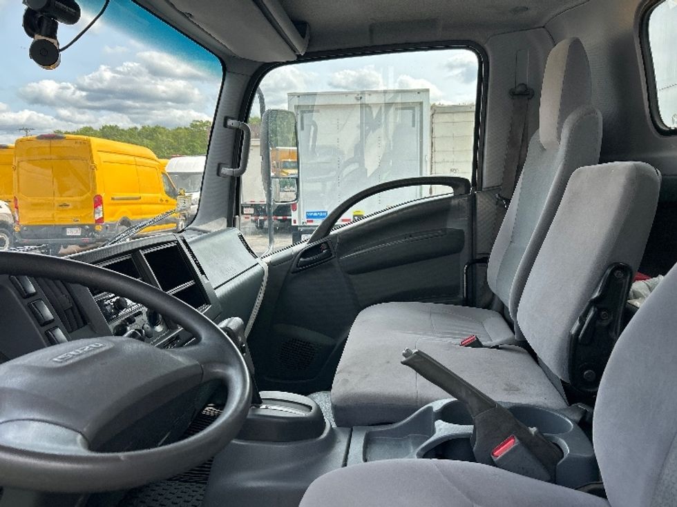 Medium Duty Box Truck-Light and Medium Duty Trucks-Isuzu-2018-NQR-Braintree-MA-63,706\n\t\tmiles-$ 40,250 - Image 19
