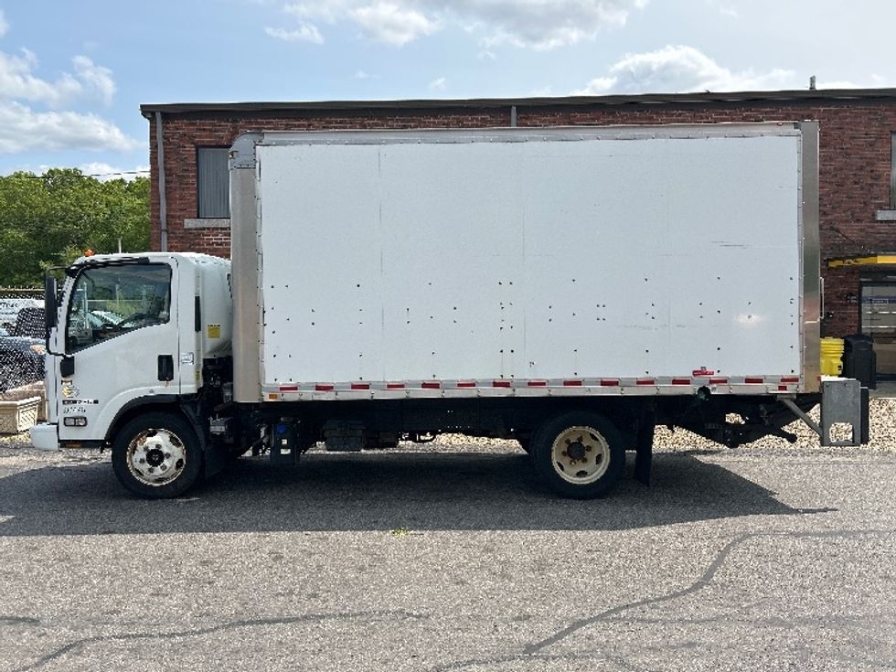 Medium Duty Box Truck-Light and Medium Duty Trucks-Isuzu-2018-NQR-Braintree-MA-63,706\n\t\tmiles-$ 40,250 - Image 4