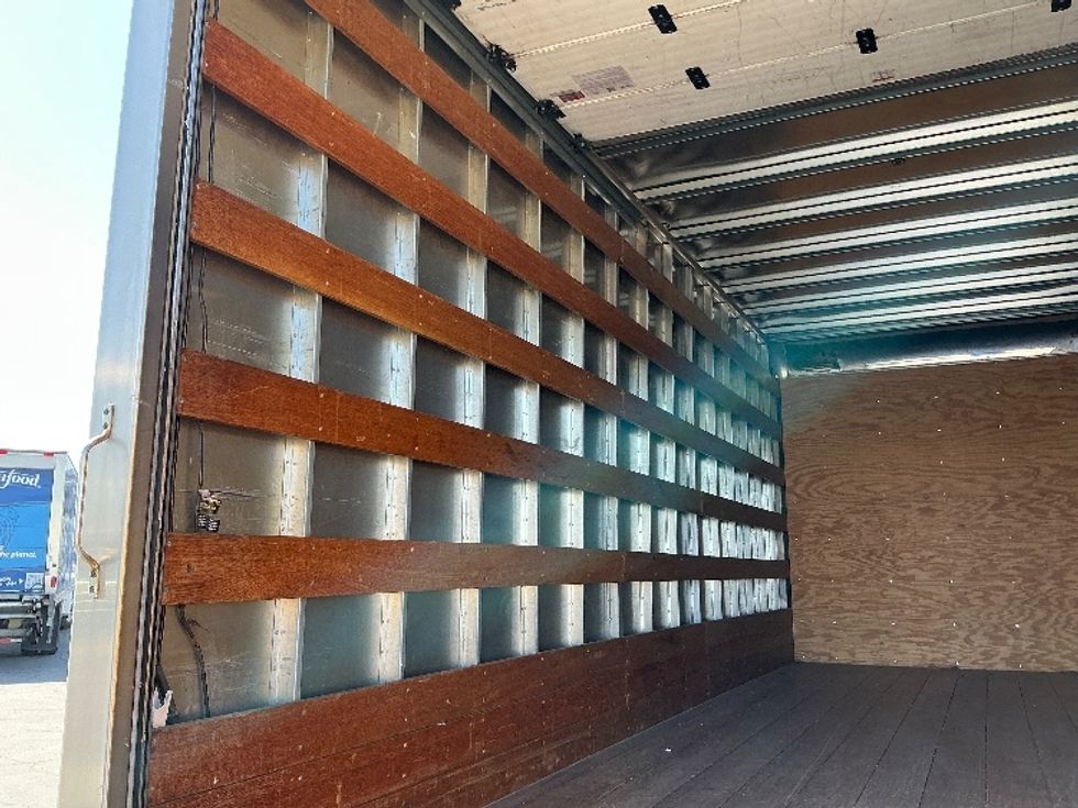 Medium Duty Box Truck-Light and Medium Duty Trucks-Isuzu-2018-NQR-Fresno-CA-294,058\n\t\tmiles-$ 12,750 - Image 10