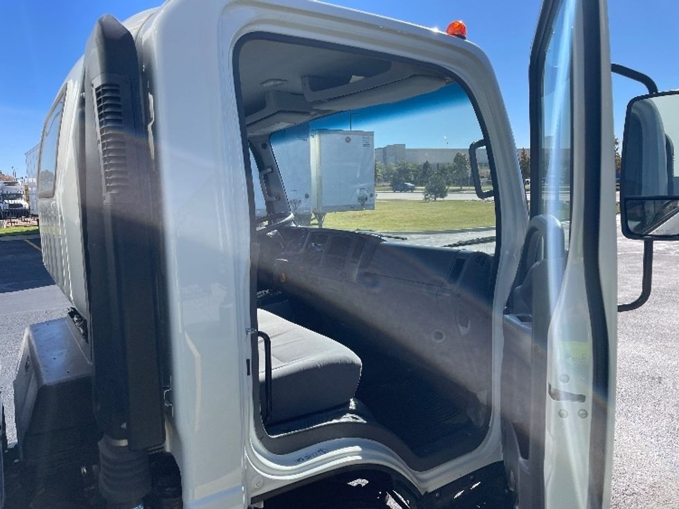 Medium Duty Box Truck-Light and Medium Duty Trucks-Isuzu-2018-NQR-Greeley-CO-109,777\n\t\tmiles-$ 38,750 - Image 20