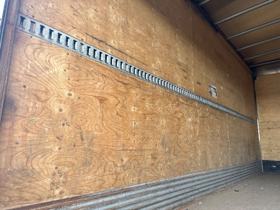 Medium Duty Box Truck-Light and Medium Duty Trucks-Isuzu-2018-NRR-Mississauga-ON-317,504\n\t\tkm-$ 45,750 - Image 11