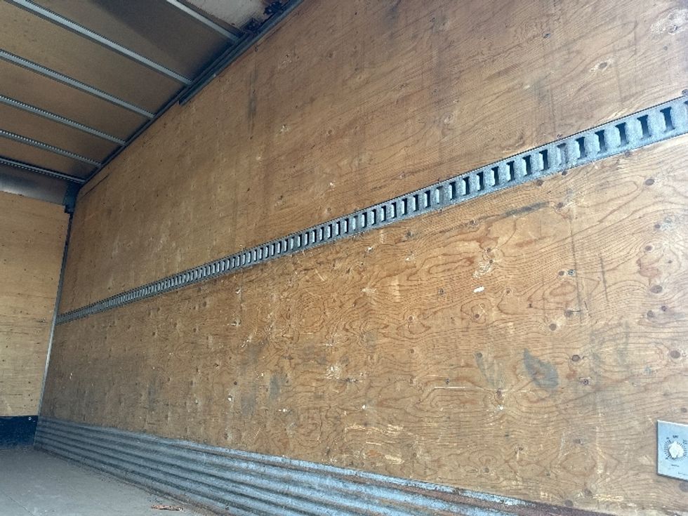 Medium Duty Box Truck-Light and Medium Duty Trucks-Isuzu-2018-NRR-Mississauga-ON-317,504\n\t\tkm-$ 45,750 - Image 12