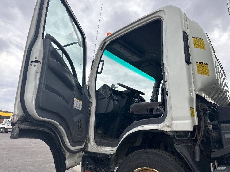 Medium Duty Box Truck-Light and Medium Duty Trucks-Isuzu-2018-NRR-Mississauga-ON-317,504\n\t\tkm-$ 45,750 - Image 16