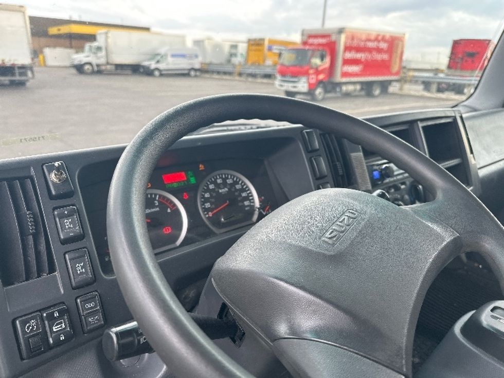 Medium Duty Box Truck-Light and Medium Duty Trucks-Isuzu-2018-NRR-Mississauga-ON-317,504\n\t\tkm-$ 45,750 - Image 17