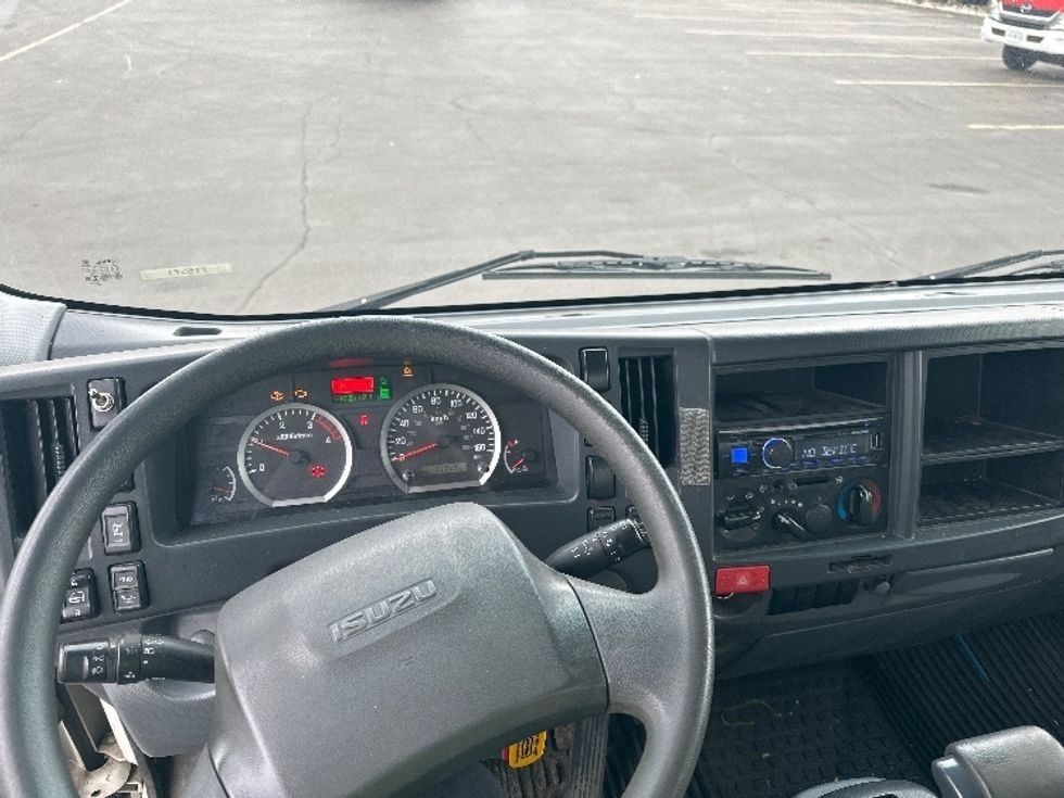 Medium Duty Box Truck-Light and Medium Duty Trucks-Isuzu-2018-NRR-Mississauga-ON-317,504\n\t\tkm-$ 45,750 - Image 18