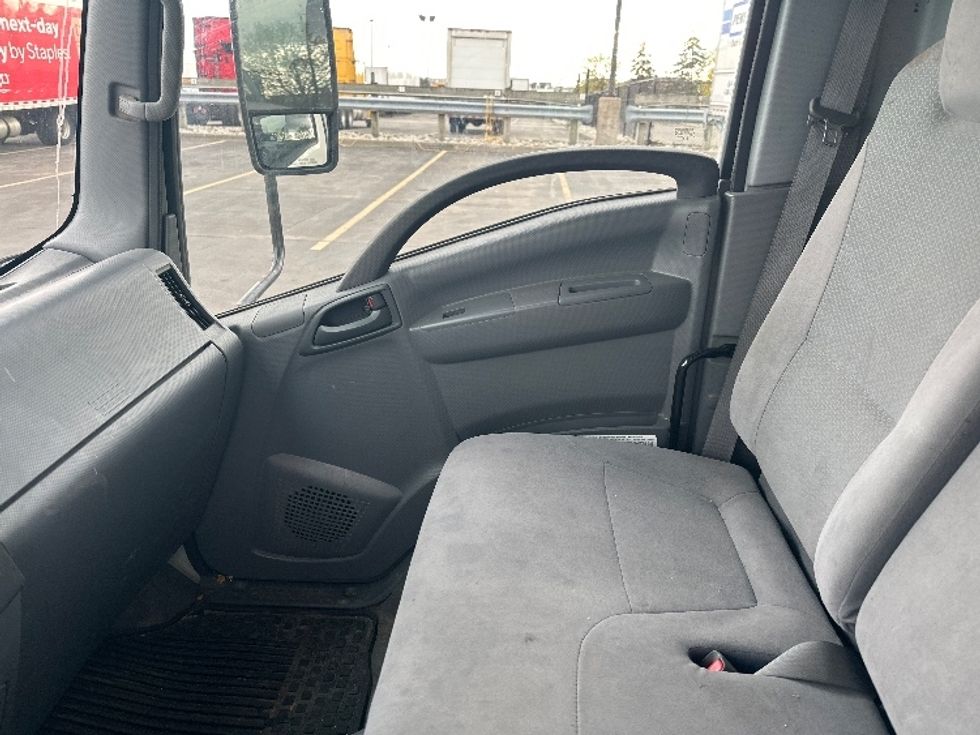 Medium Duty Box Truck-Light and Medium Duty Trucks-Isuzu-2018-NRR-Mississauga-ON-317,504\n\t\tkm-$ 45,750 - Image 19