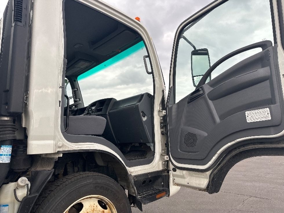Medium Duty Box Truck-Light and Medium Duty Trucks-Isuzu-2018-NRR-Mississauga-ON-317,504\n\t\tkm-$ 45,750 - Image 20