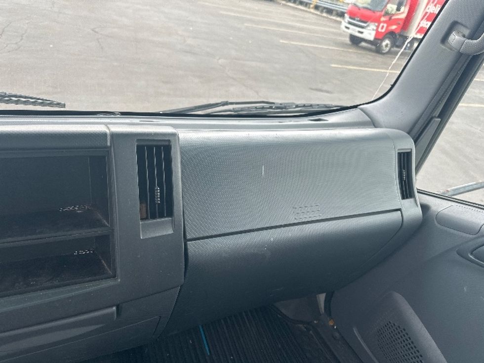 Medium Duty Box Truck-Light and Medium Duty Trucks-Isuzu-2018-NRR-Mississauga-ON-317,504\n\t\tkm-$ 45,750 - Image 21