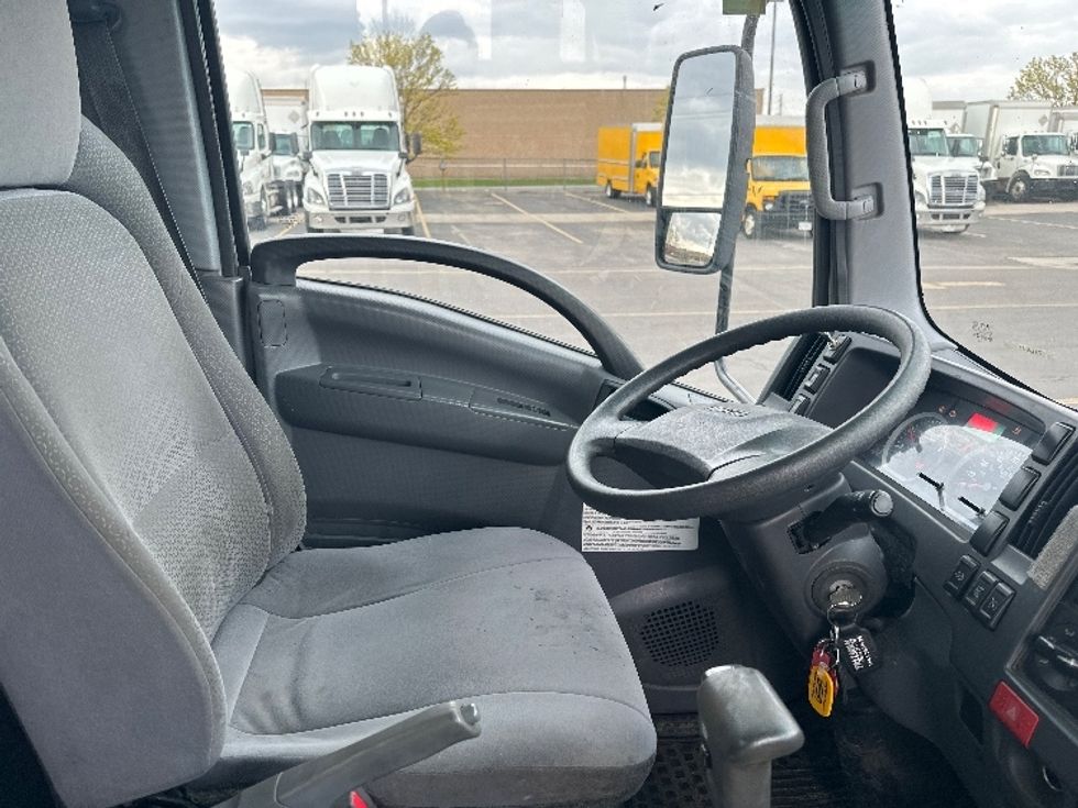 Medium Duty Box Truck-Light and Medium Duty Trucks-Isuzu-2018-NRR-Mississauga-ON-317,504\n\t\tkm-$ 45,750 - Image 22