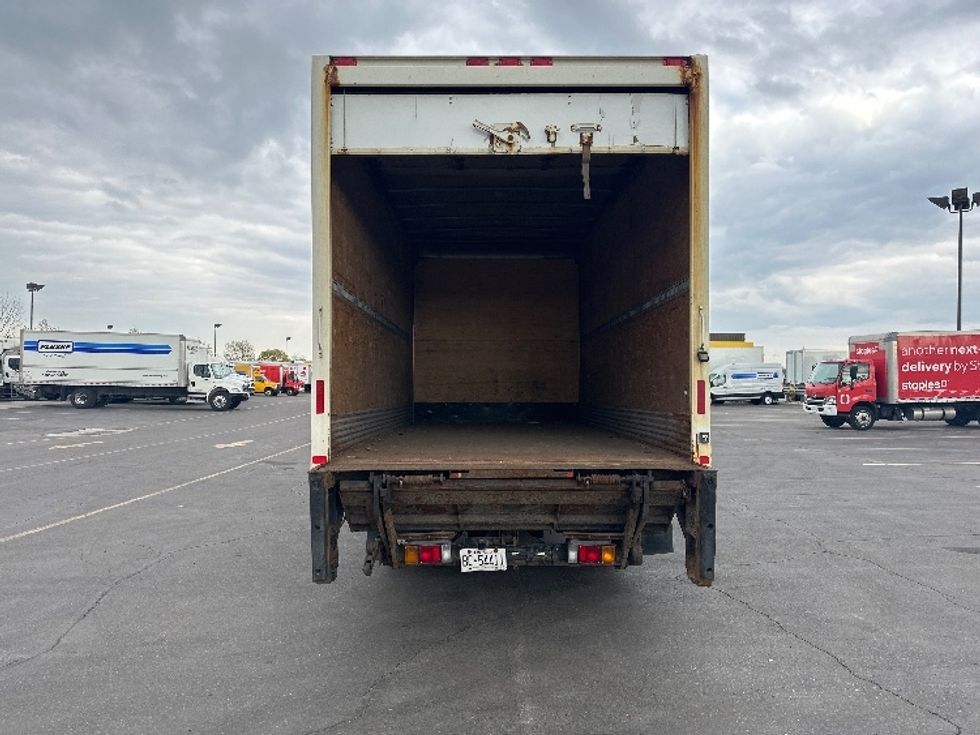 Medium Duty Box Truck-Light and Medium Duty Trucks-Isuzu-2018-NRR-Mississauga-ON-317,504\n\t\tkm-$ 45,750 - Image 8