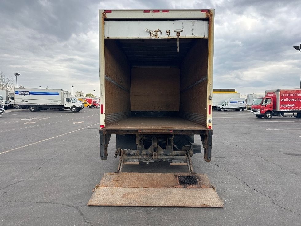Medium Duty Box Truck-Light and Medium Duty Trucks-Isuzu-2018-NRR-Mississauga-ON-317,504\n\t\tkm-$ 45,750 - Image 9