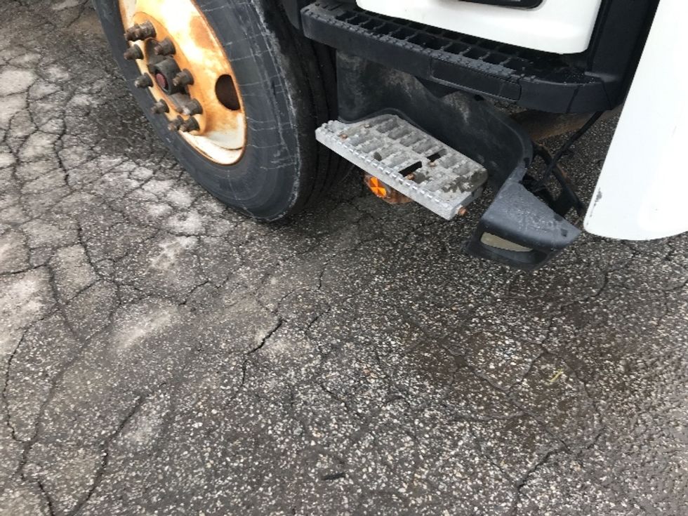 Medium Duty Box Truck-Light and Medium Duty Trucks-Isuzu-2019-FTR-Essex Junction-VT-139,940\n\t\tmiles-$ 54,500 - Image 26