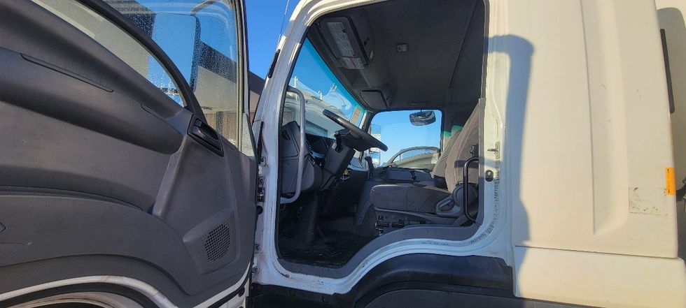 Medium Duty Box Truck-Light and Medium Duty Trucks-Isuzu-2019-FTR-Middlefield-OH-102,151\n\t\tmiles-$ 61,000 - Image 16