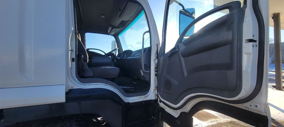Medium Duty Box Truck-Light and Medium Duty Trucks-Isuzu-2019-FTR-Middlefield-OH-102,151\n\t\tmiles-$ 61,000 - Image 19