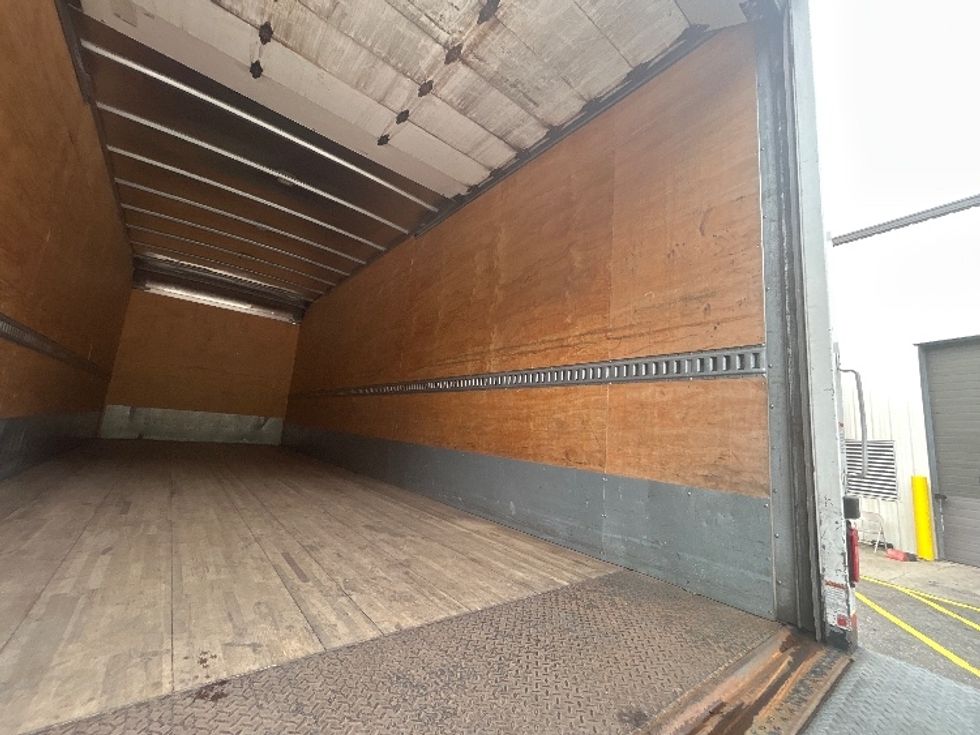 Medium Duty Box Truck-Light and Medium Duty Trucks-Isuzu-2019-FTR-Prince George-VA-180,538\n\t\tmiles-$ 48,750 - Image 12
