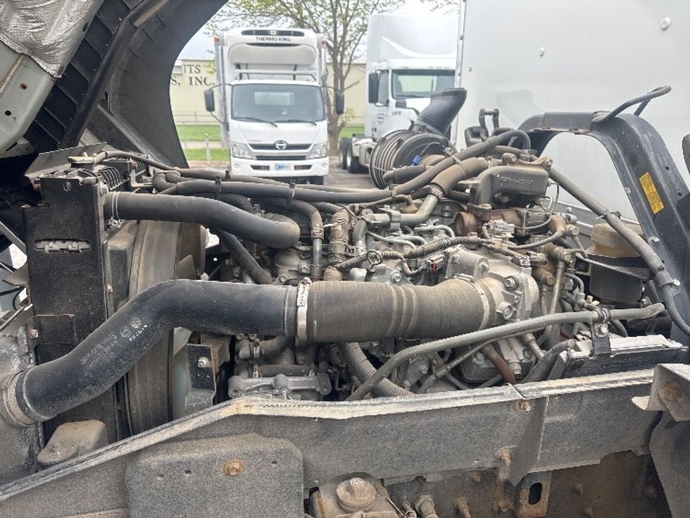 Medium Duty Box Truck-Light and Medium Duty Trucks-Isuzu-2019-FTR-Sioux Falls-SD-95,846\n\t\tmiles-$ 52,750 - Image 24