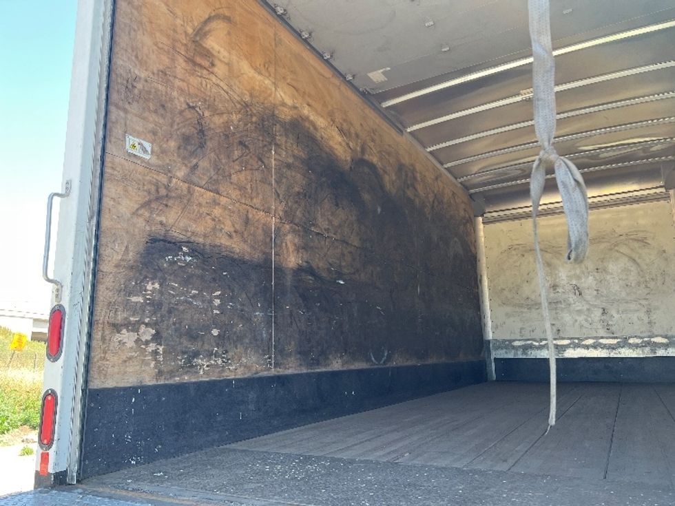 Medium Duty Box Truck-Light and Medium Duty Trucks-Isuzu-2019-FTR-Torrance-CA-172,133\n\t\tmiles-$ 43,000 - Image 11