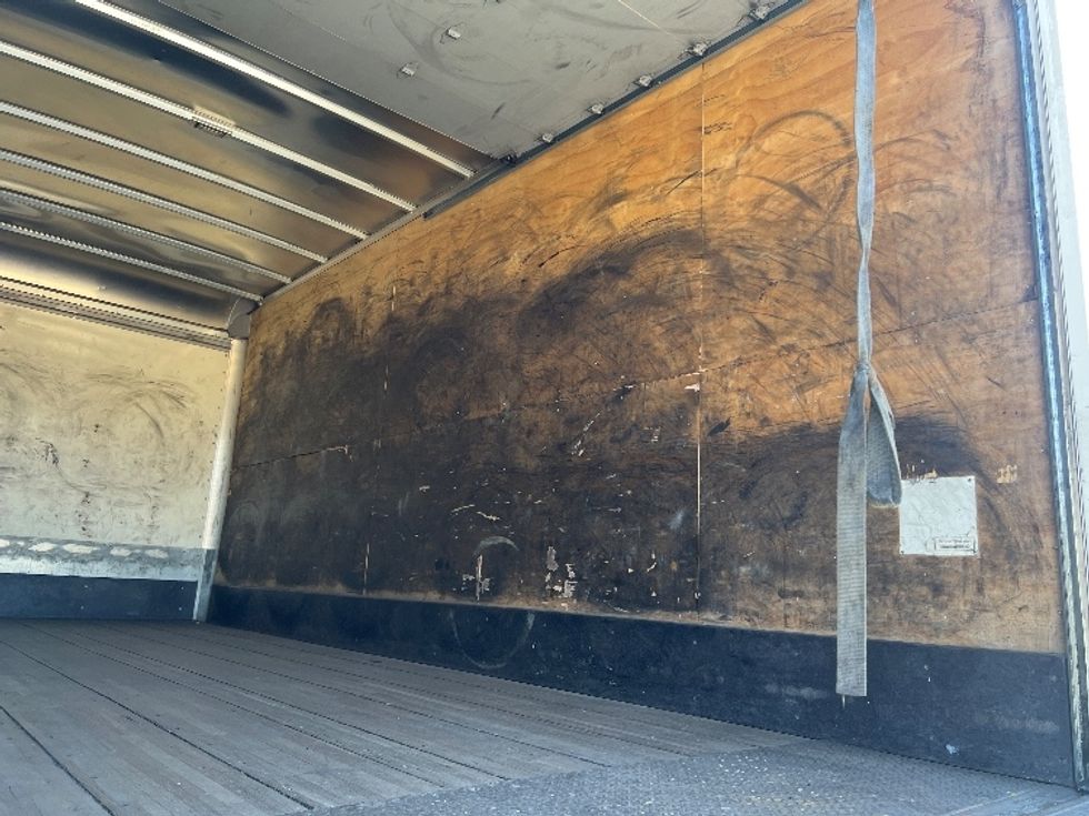 Medium Duty Box Truck-Light and Medium Duty Trucks-Isuzu-2019-FTR-Torrance-CA-172,133\n\t\tmiles-$ 43,000 - Image 12