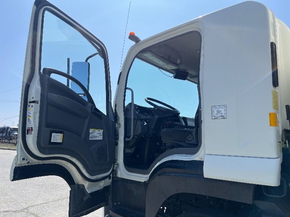 Medium Duty Box Truck-Light and Medium Duty Trucks-Isuzu-2019-FTR-Torrance-CA-172,133\n\t\tmiles-$ 43,000 - Image 16