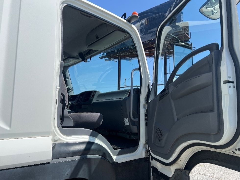 Medium Duty Box Truck-Light and Medium Duty Trucks-Isuzu-2019-FTR-Torrance-CA-172,133\n\t\tmiles-$ 43,000 - Image 20