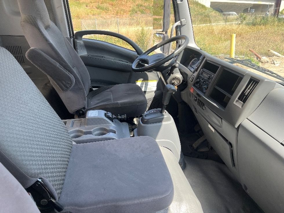 Medium Duty Box Truck-Light and Medium Duty Trucks-Isuzu-2019-FTR-Torrance-CA-172,133\n\t\tmiles-$ 43,000 - Image 22