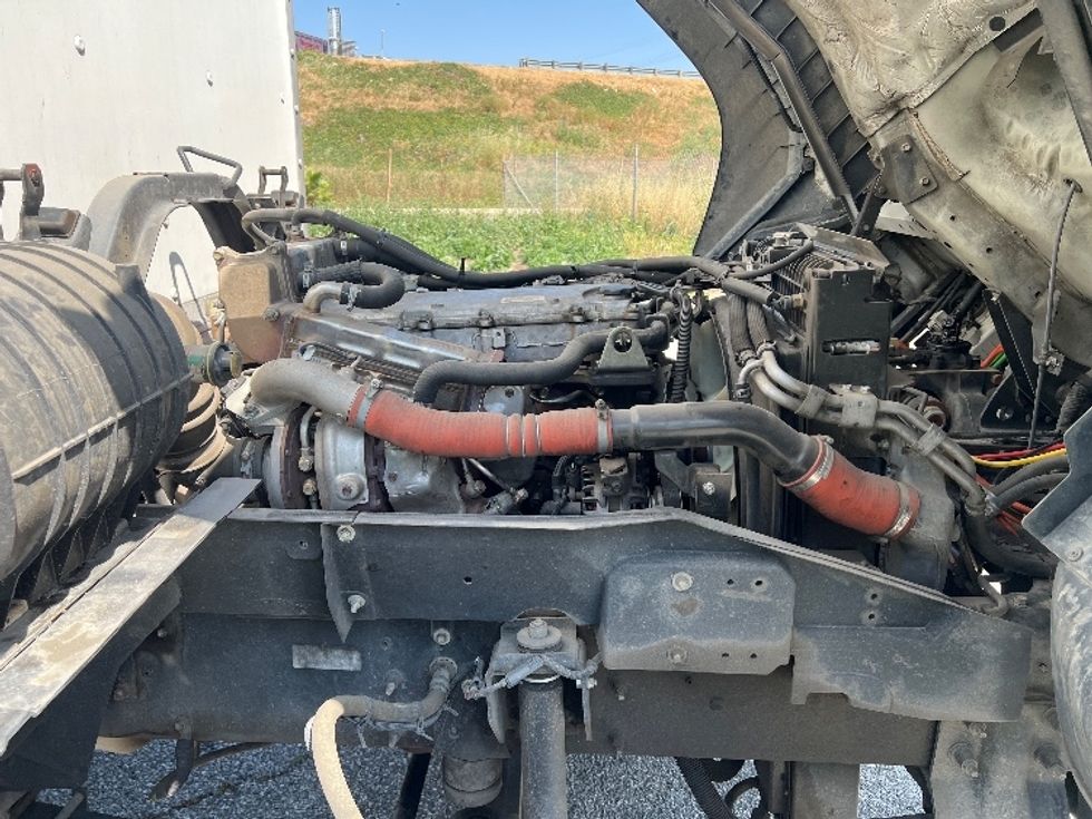 Medium Duty Box Truck-Light and Medium Duty Trucks-Isuzu-2019-FTR-Torrance-CA-172,133\n\t\tmiles-$ 43,000 - Image 23