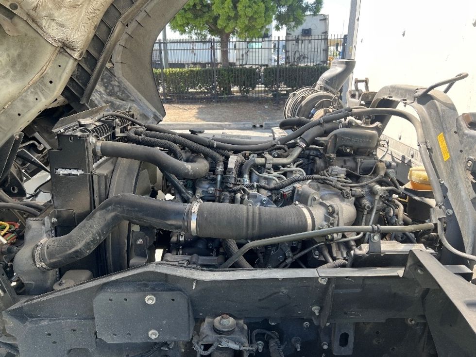 Medium Duty Box Truck-Light and Medium Duty Trucks-Isuzu-2019-FTR-Torrance-CA-172,133\n\t\tmiles-$ 43,000 - Image 24