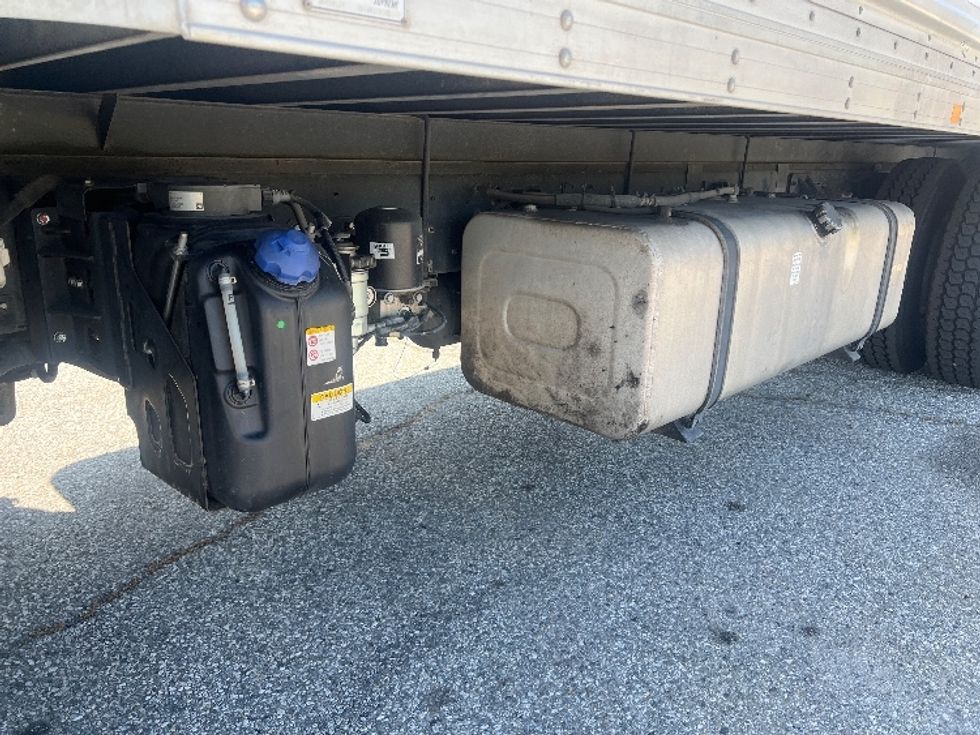 Medium Duty Box Truck-Light and Medium Duty Trucks-Isuzu-2019-FTR-Torrance-CA-172,133\n\t\tmiles-$ 43,000 - Image 5