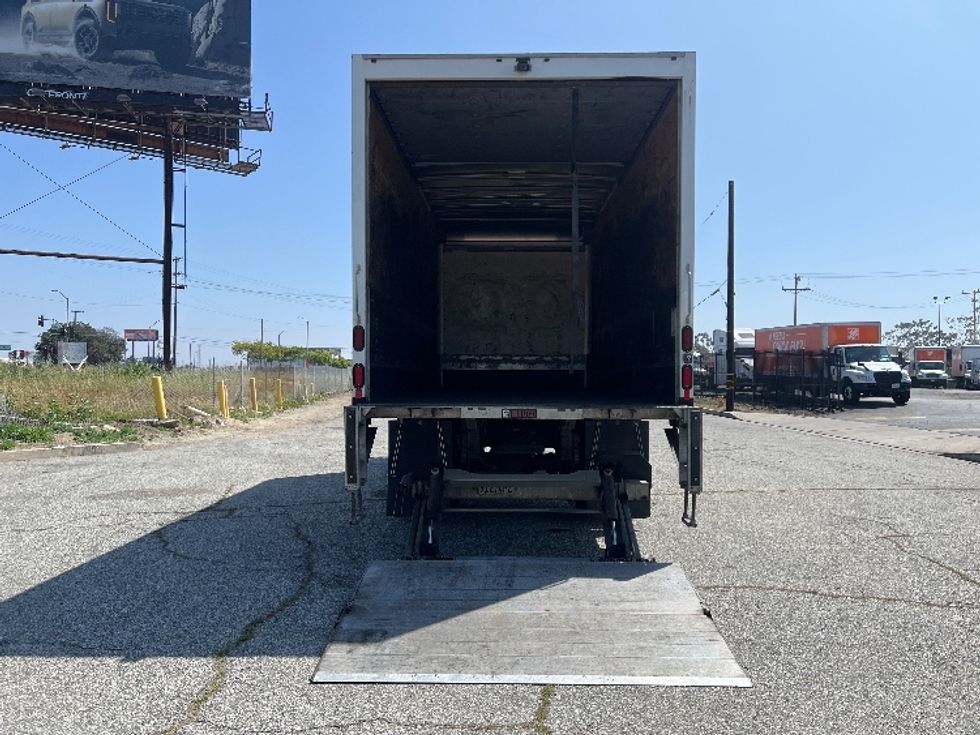 Medium Duty Box Truck-Light and Medium Duty Trucks-Isuzu-2019-FTR-Torrance-CA-172,133\n\t\tmiles-$ 43,000 - Image 9