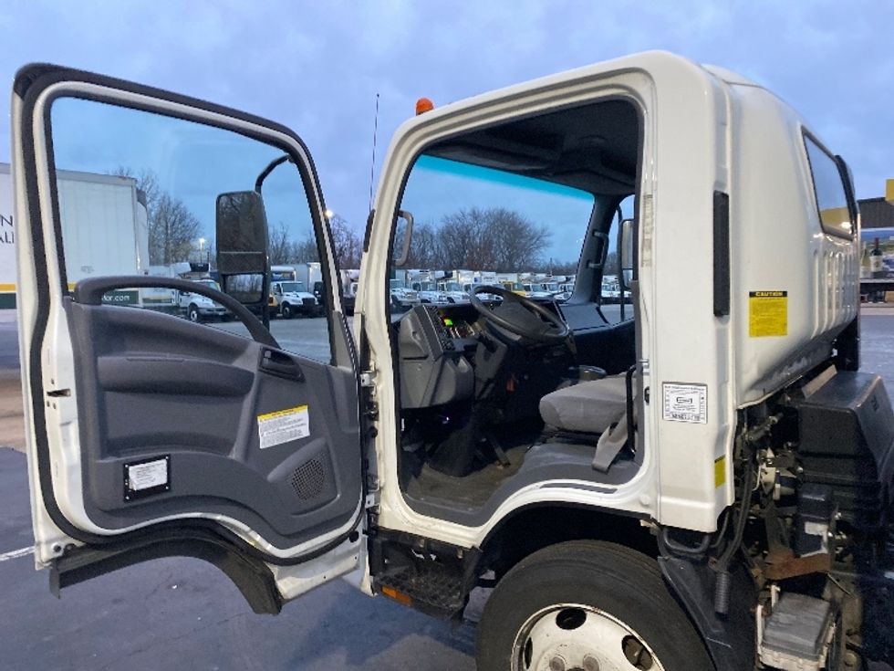 Medium Duty Box Truck-Light and Medium Duty Trucks-Isuzu-2019-NQR-Bethlehem-PA-84,503\n\t\tmiles-$ 43,750 - Image 16