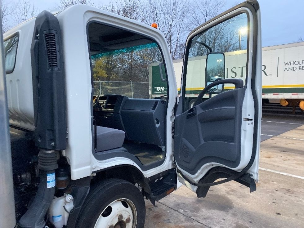 Medium Duty Box Truck-Light and Medium Duty Trucks-Isuzu-2019-NQR-Bethlehem-PA-84,503\n\t\tmiles-$ 43,750 - Image 20
