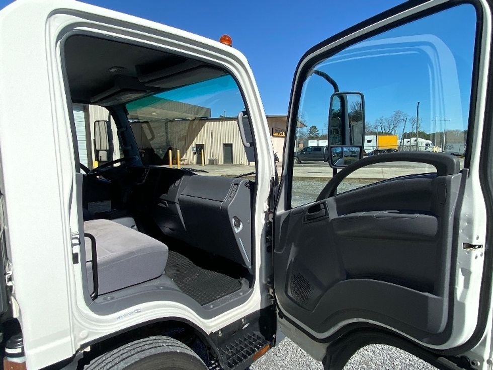 Medium Duty Box Truck-Light and Medium Duty Trucks-Isuzu-2019-NQR-Blountville-TN-131,898\n\t\tmiles-$ 42,500 - Image 19