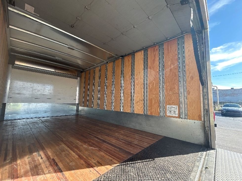 Medium Duty Box Truck-Light and Medium Duty Trucks-Isuzu-2019-NQR-Chicago (Melrose Park)-IL-66,788\n\t\tmiles-$ 46,500 - Image 12