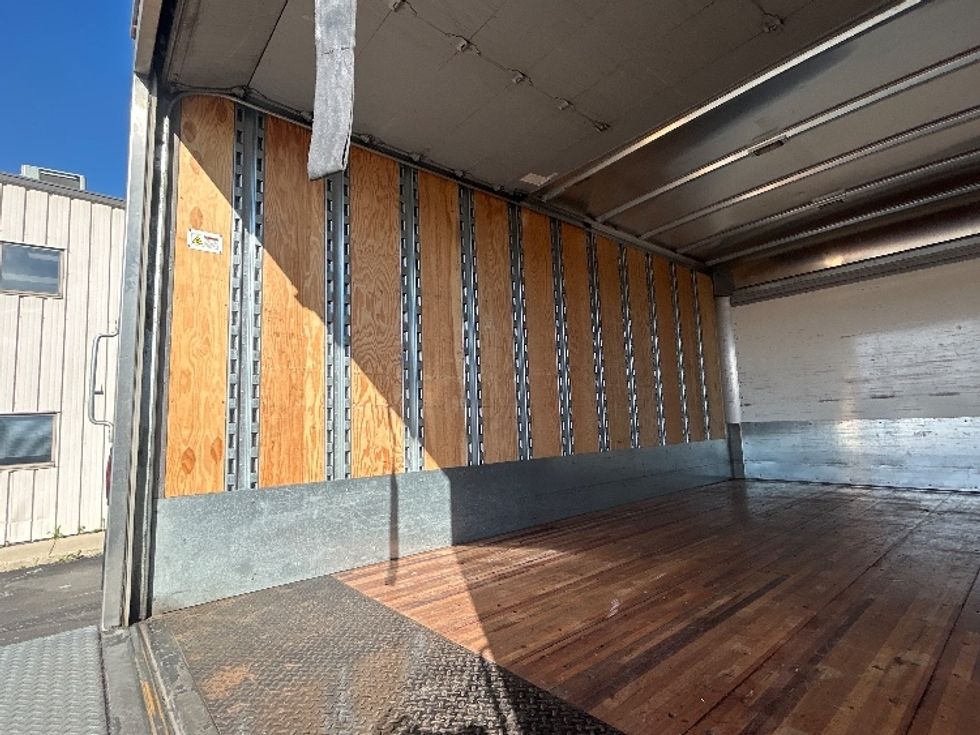 Medium Duty Box Truck-Light and Medium Duty Trucks-Isuzu-2019-NQR-Chicago (Melrose Park)-IL-66,788\n\t\tmiles-$ 46,500 - Image 11