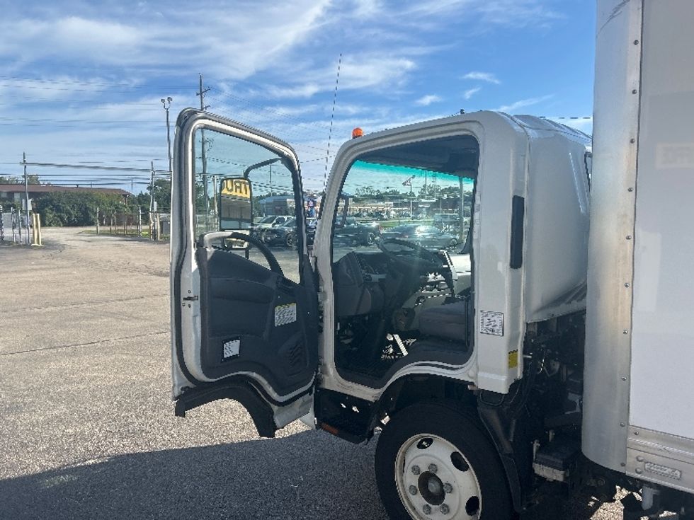 Medium Duty Box Truck-Light and Medium Duty Trucks-Isuzu-2019-NQR-Chicago (Melrose Park)-IL-66,788\n\t\tmiles-$ 46,500 - Image 16